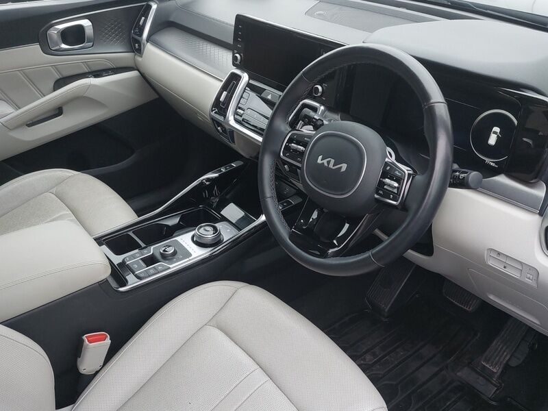 More views of Kia Sorento