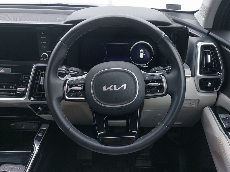 More views of Kia Sorento