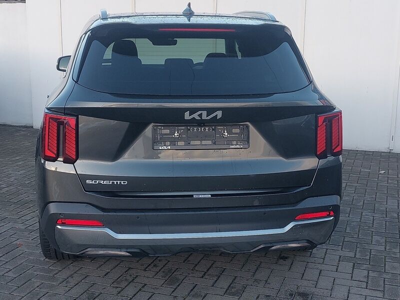 More views of Kia Sorento