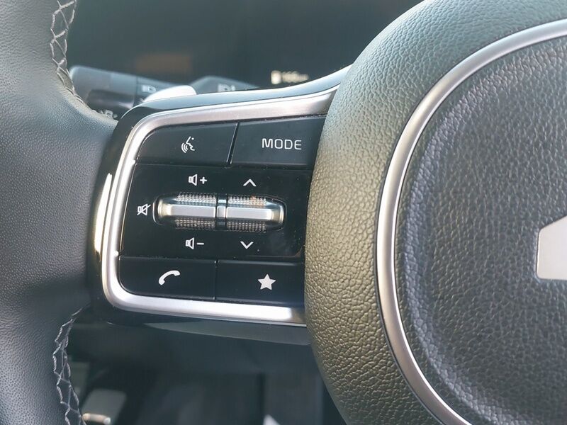 More views of Kia Sorento