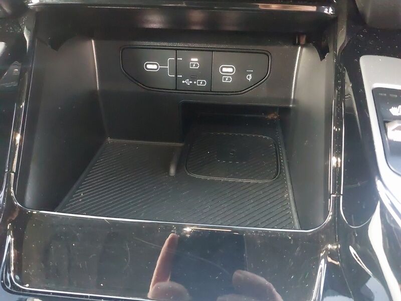 More views of Kia Sorento