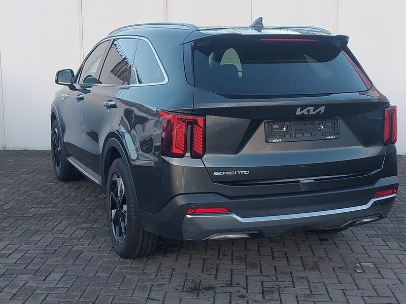 More views of Kia Sorento