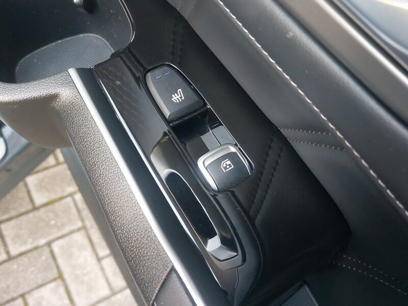 More views of Kia Sorento