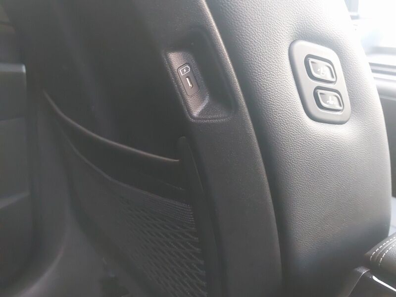 More views of Kia Sorento