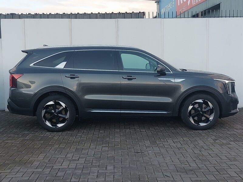 More views of Kia Sorento