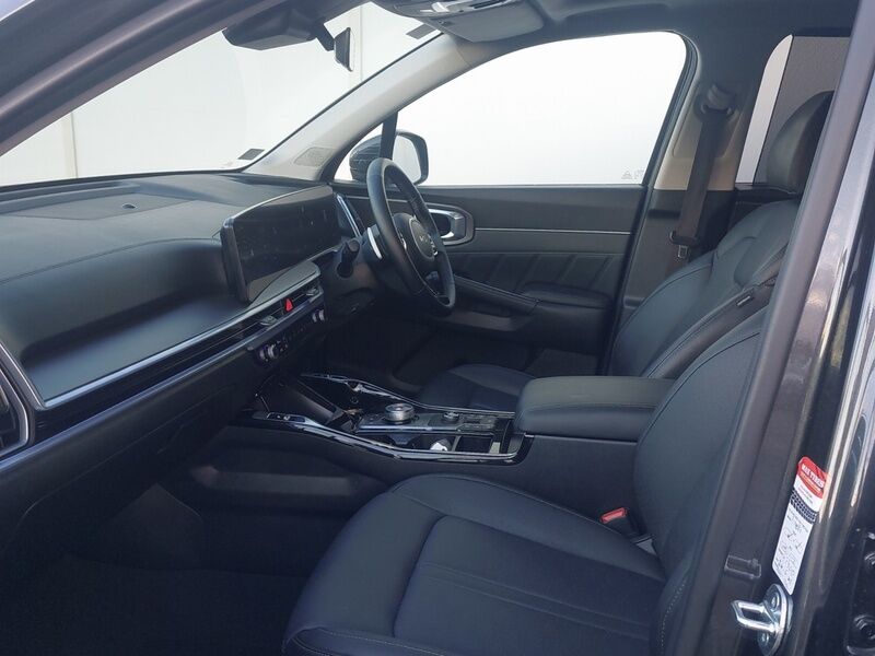 More views of Kia Sorento