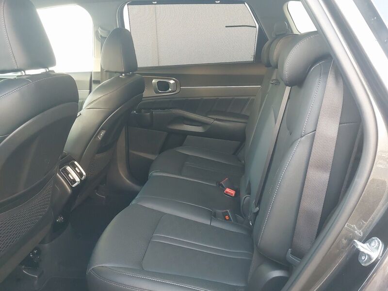 More views of Kia Sorento