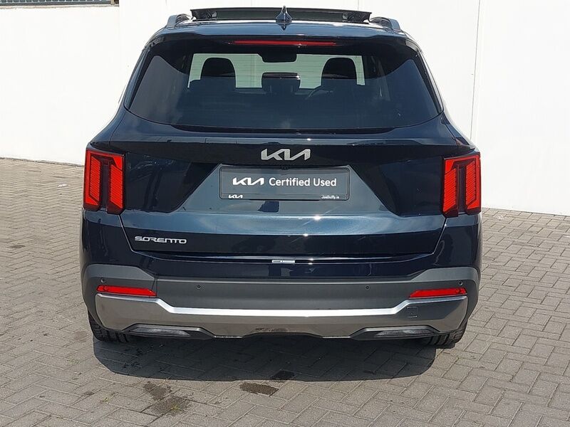 More views of Kia Sorento