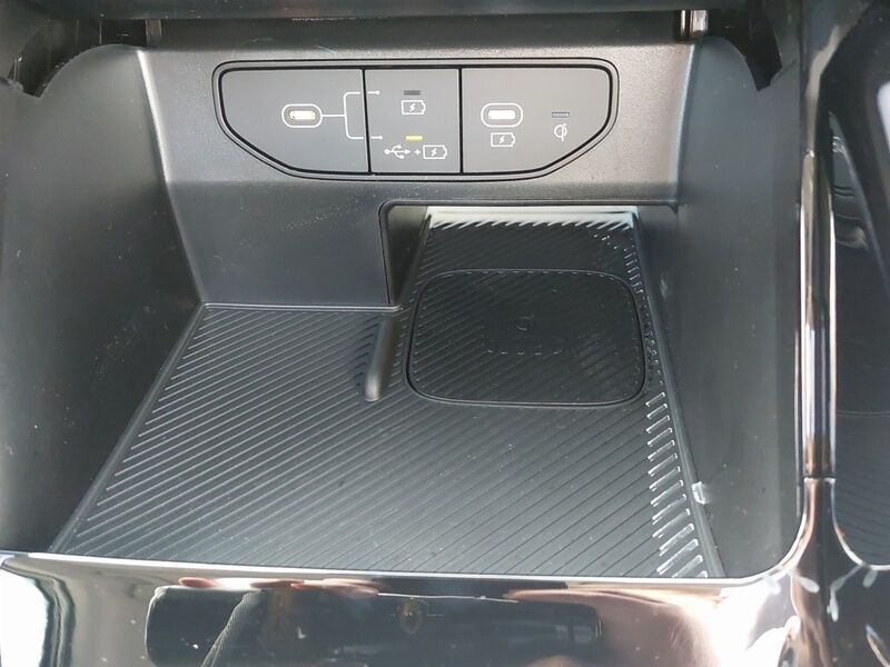 More views of Kia Sorento