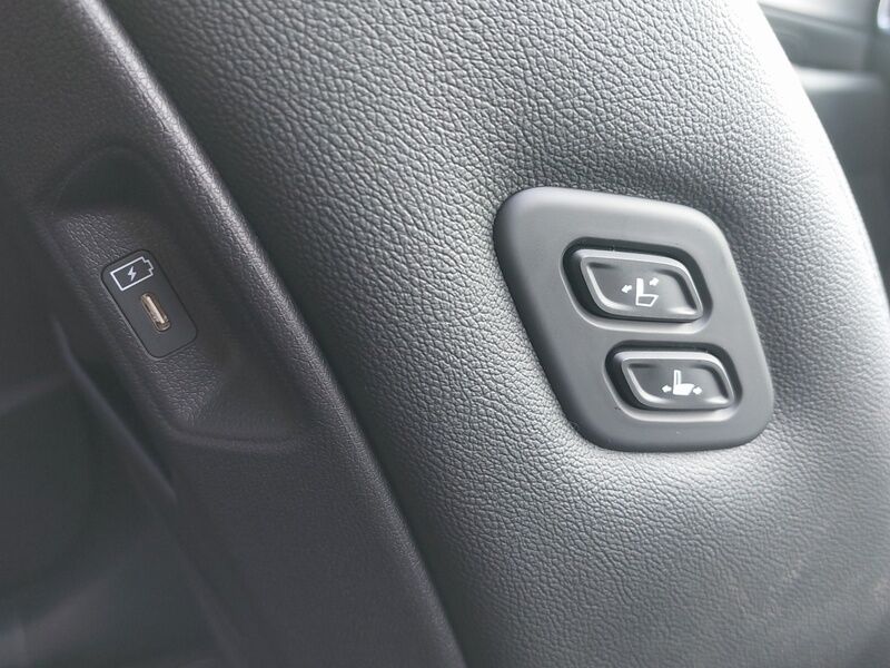 More views of Kia Sorento