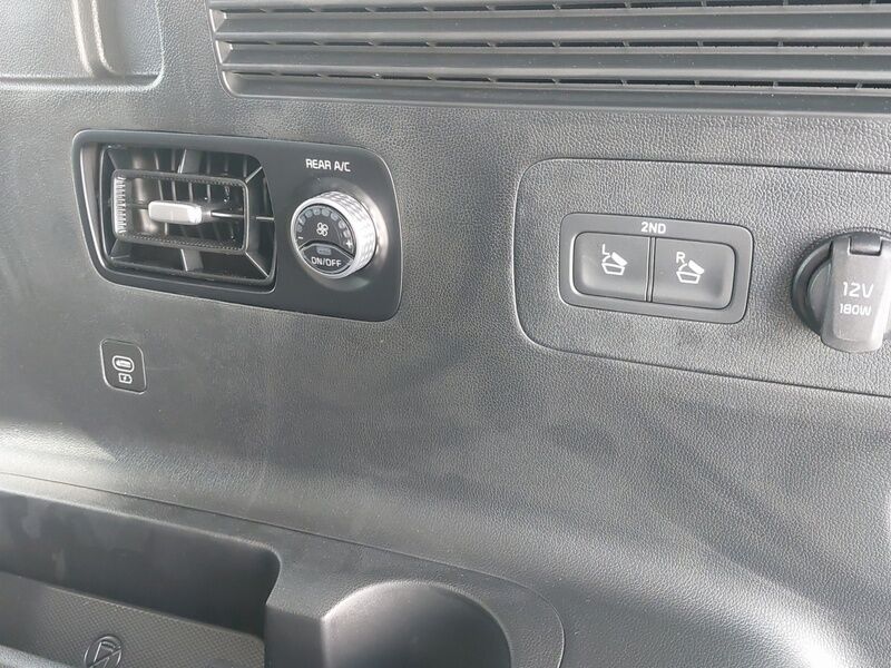 More views of Kia Sorento