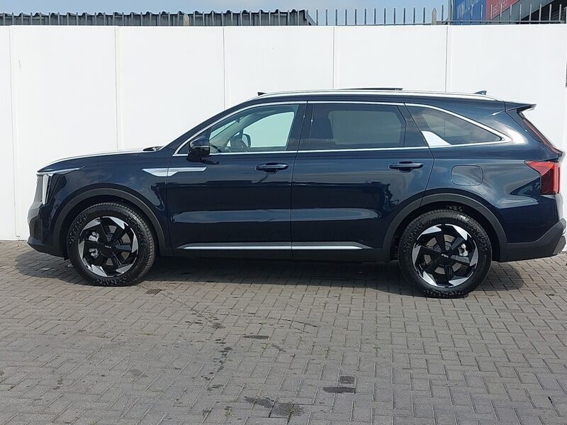 More views of Kia Sorento