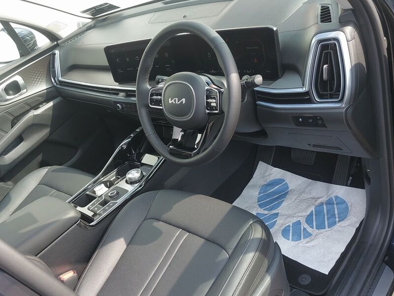 More views of Kia Sorento