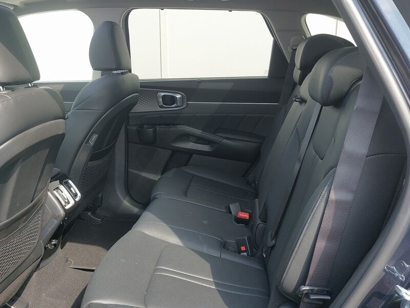 More views of Kia Sorento