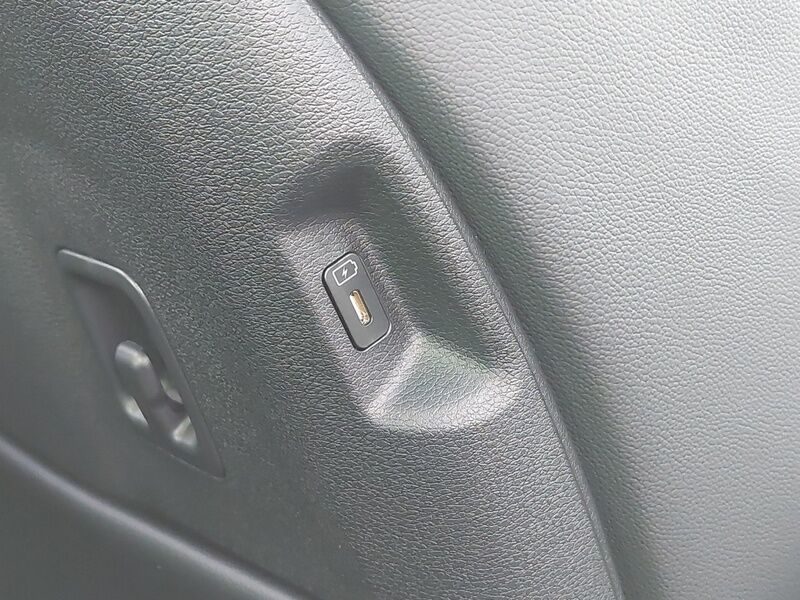 More views of Kia Sportage