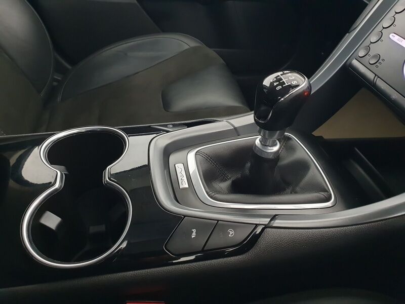 More views of Ford Mondeo