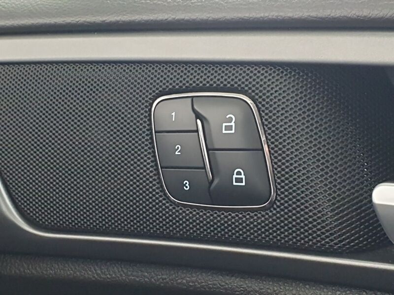 More views of Ford Mondeo