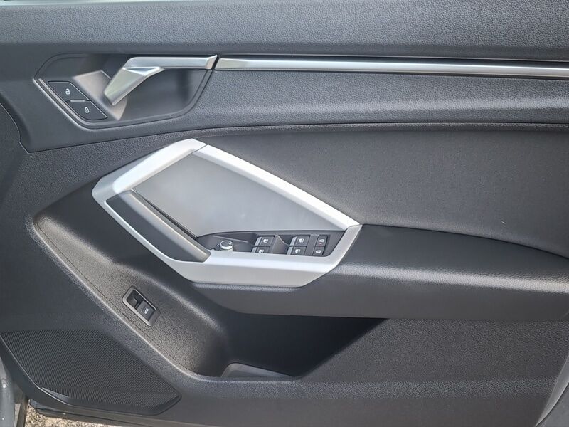 More views of Audi Q3