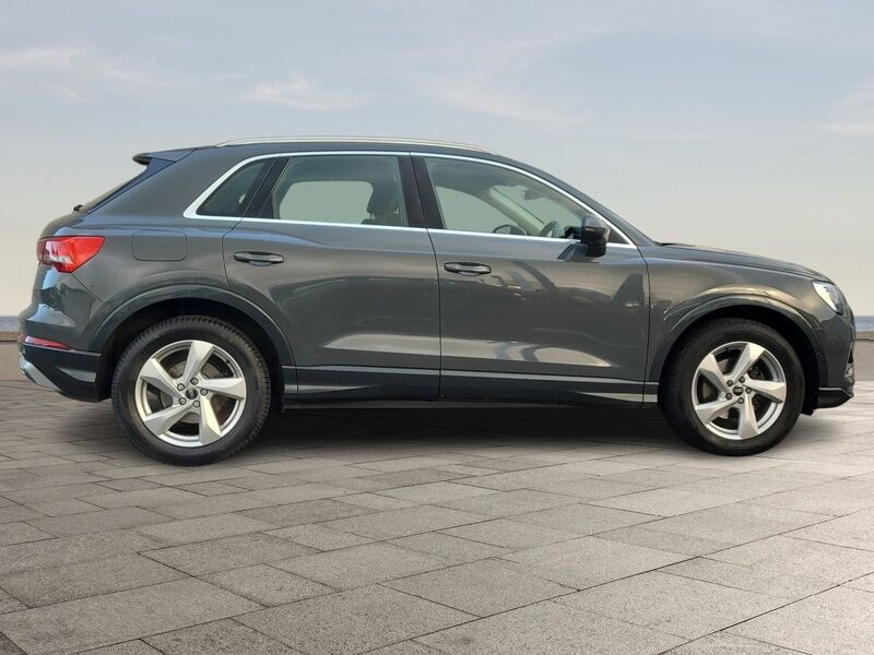 More views of Audi Q3