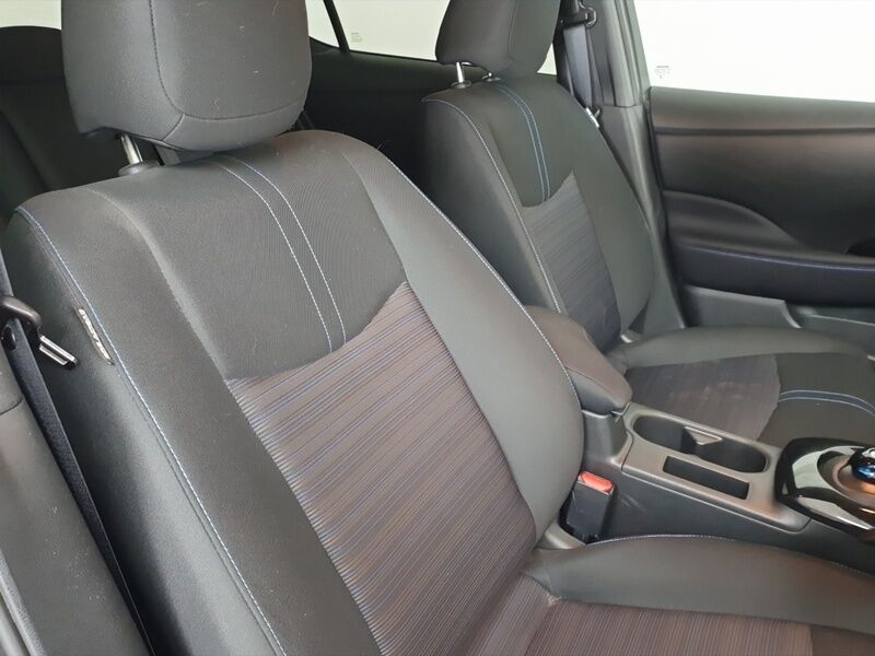 More views of Nissan Leaf