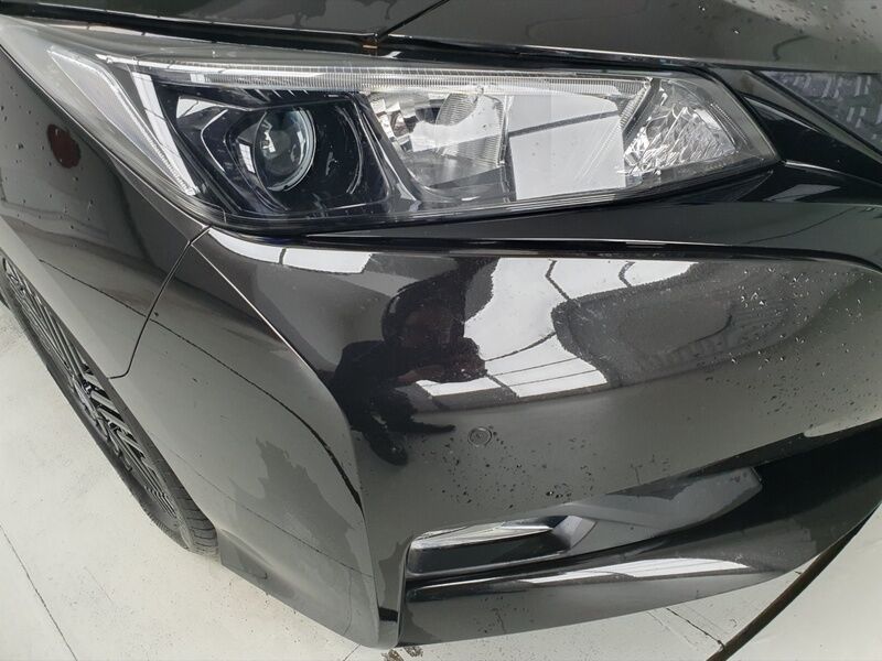 More views of Nissan Leaf