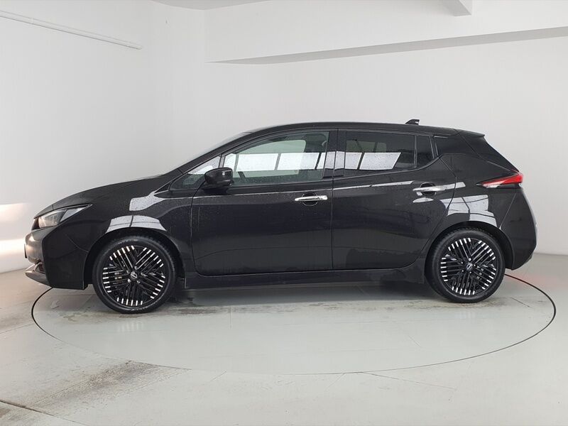 More views of Nissan Leaf