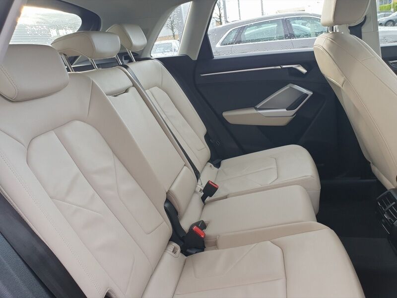 More views of Audi Q3