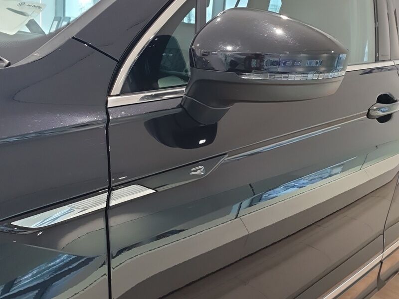 More views of Volkswagen Tiguan Allspace