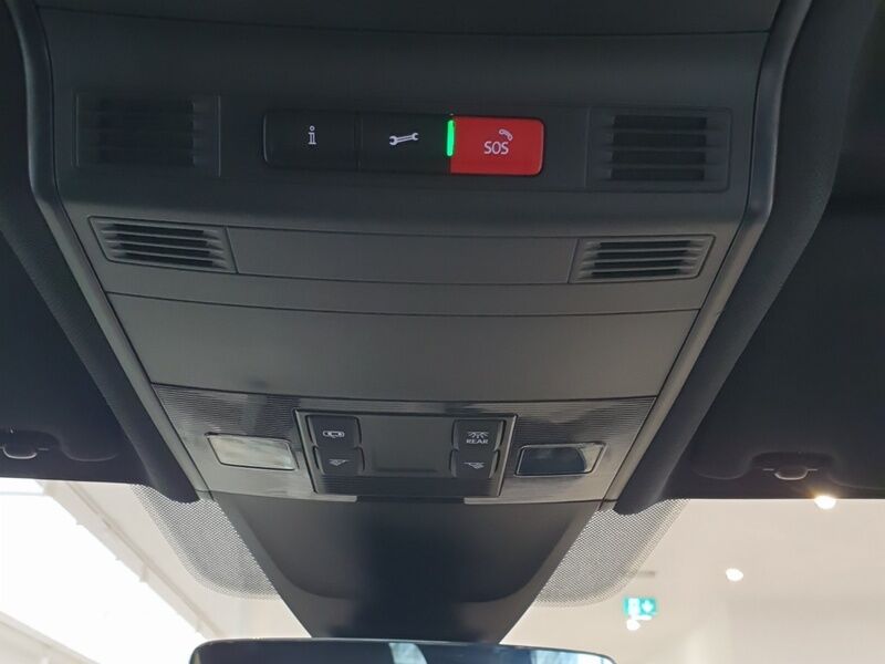 More views of Volkswagen Tiguan Allspace