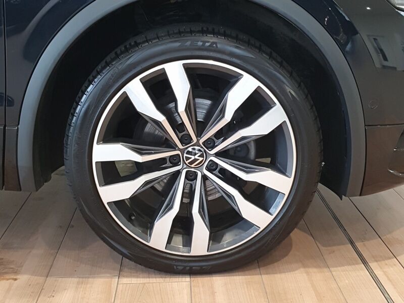 More views of Volkswagen Tiguan Allspace