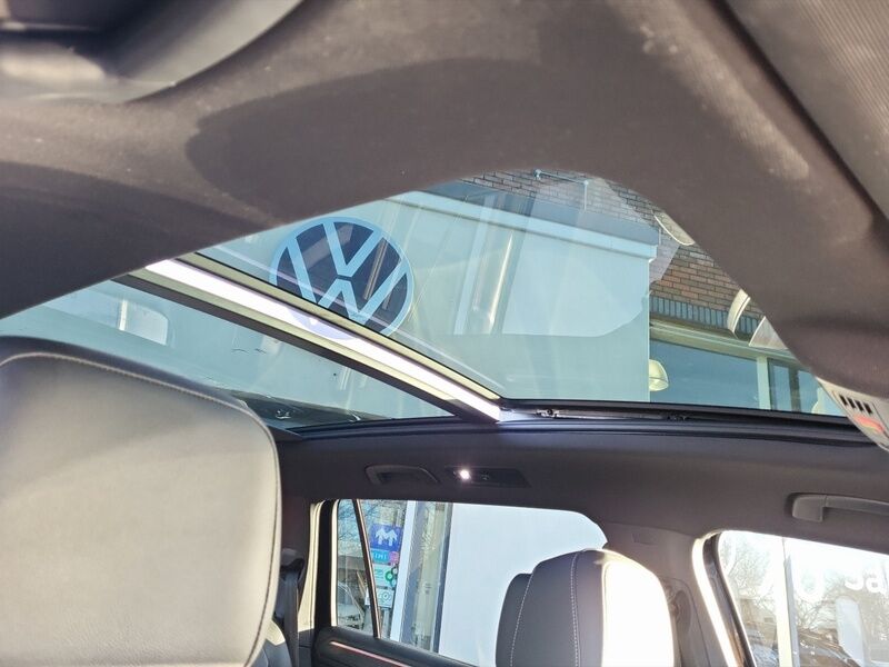 More views of Volkswagen Tiguan Allspace