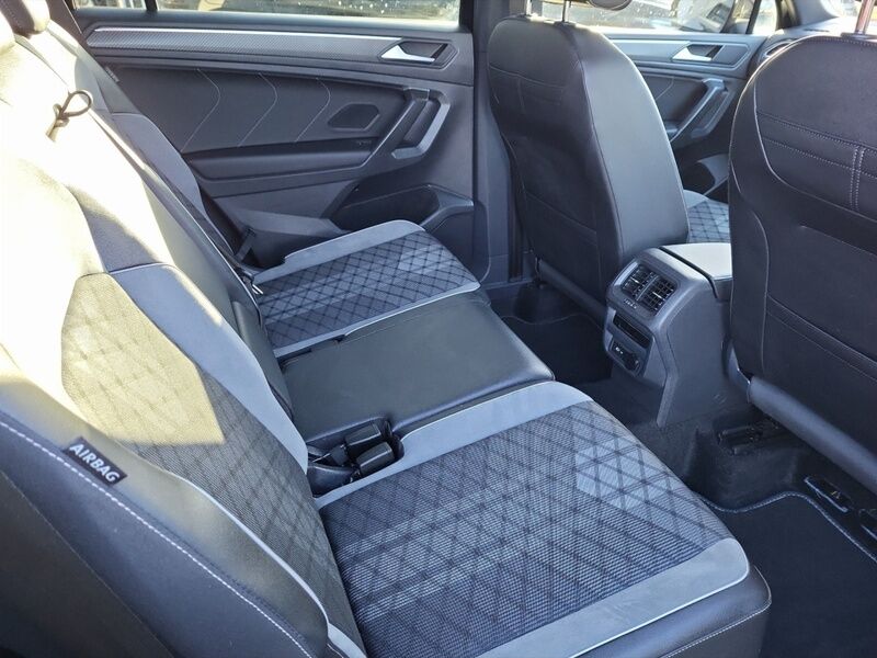 More views of Volkswagen Tiguan Allspace