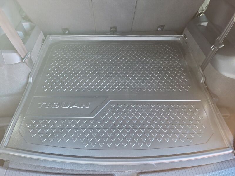 More views of Volkswagen Tiguan Allspace