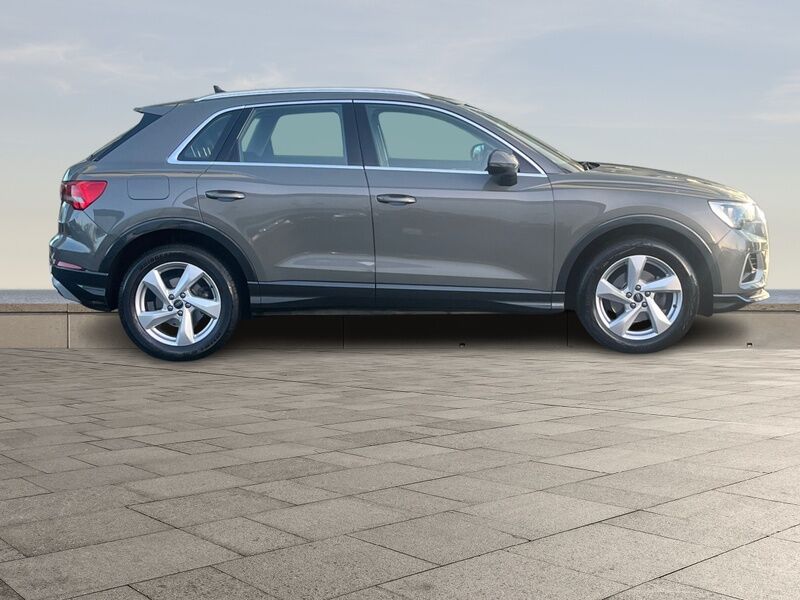 More views of Audi Q3