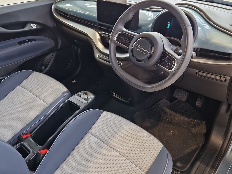 More views of Fiat 500e