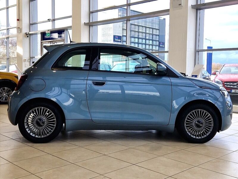 More views of Fiat 500e