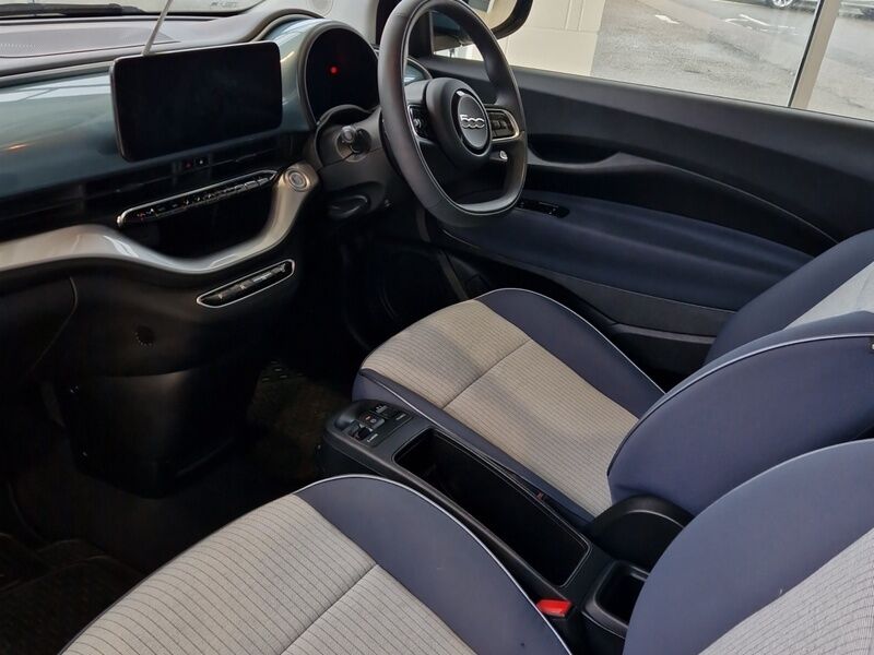 More views of Fiat 500e