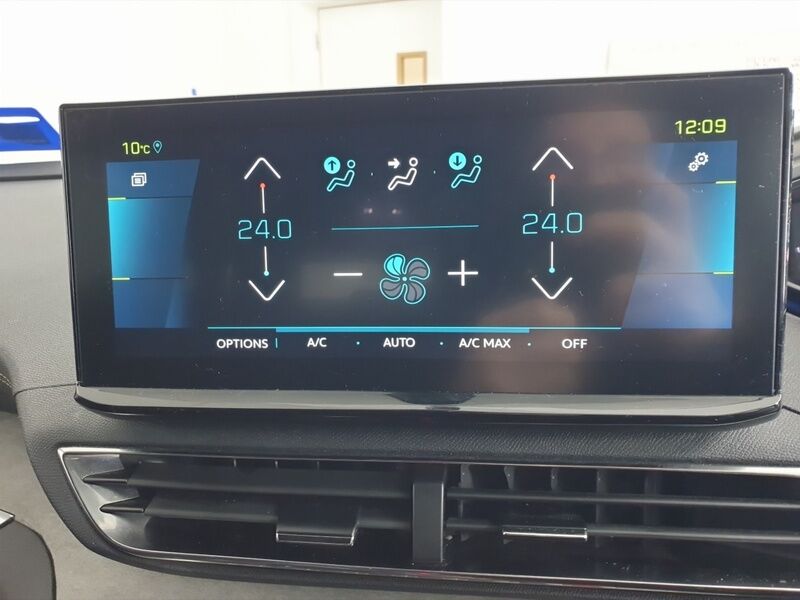 More views of Peugeot 3008