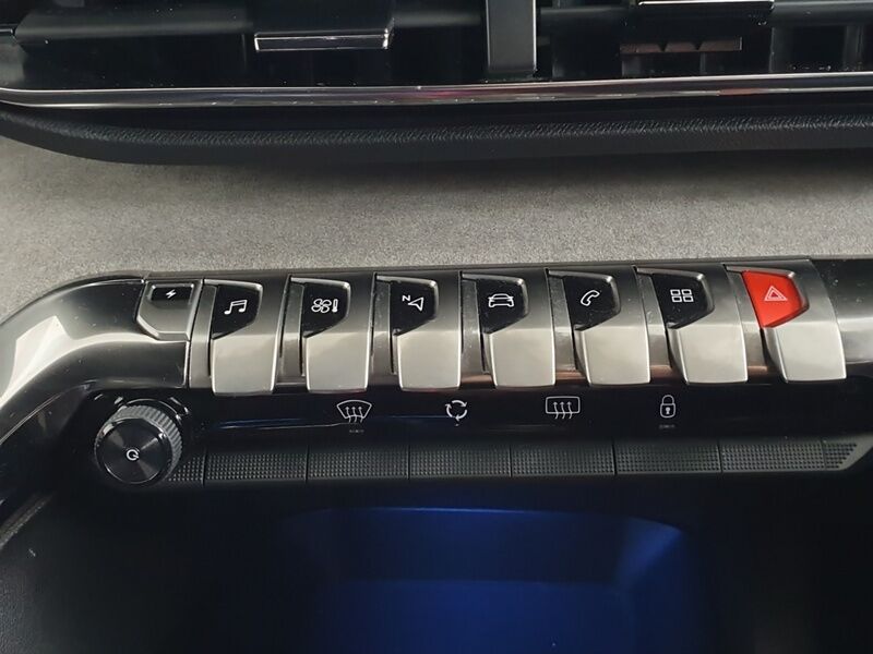 More views of Peugeot 3008