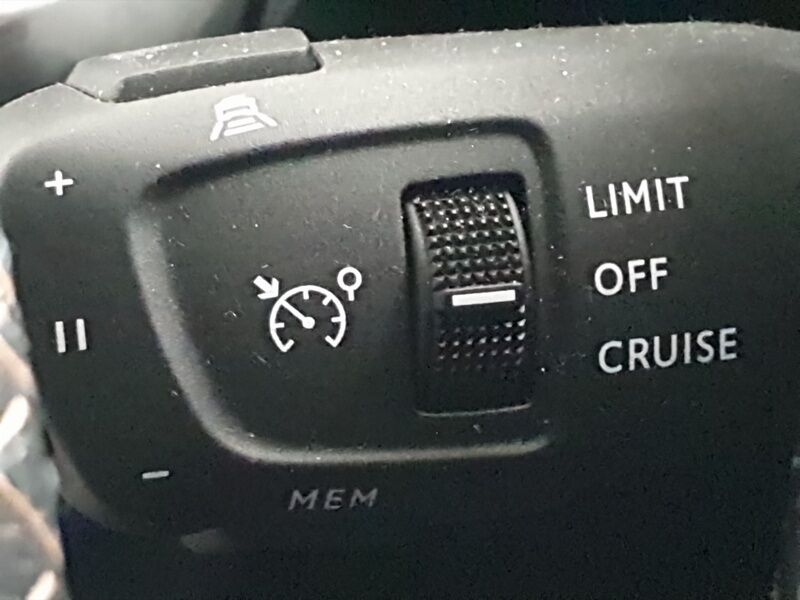 More views of Peugeot 3008