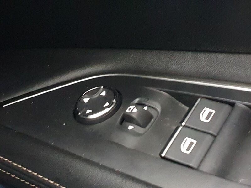 More views of Peugeot 3008