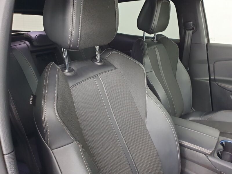 More views of Peugeot 3008