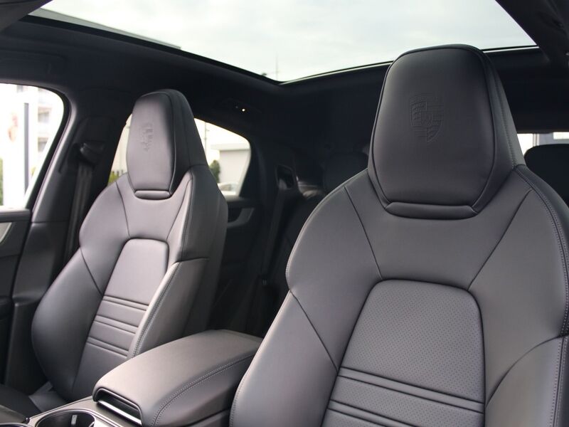 More views of Porsche Cayenne