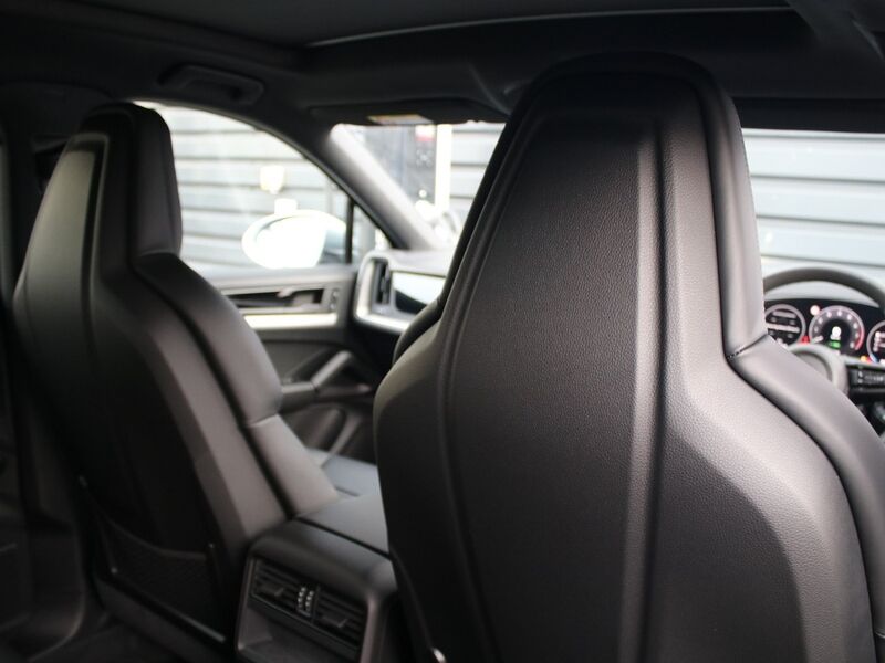 More views of Porsche Cayenne