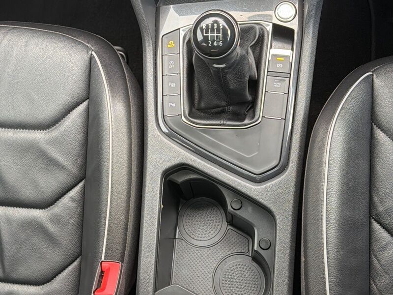 More views of Volkswagen Tiguan Allspace