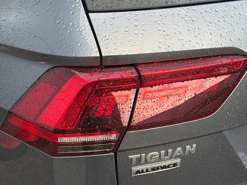 More views of Volkswagen Tiguan Allspace