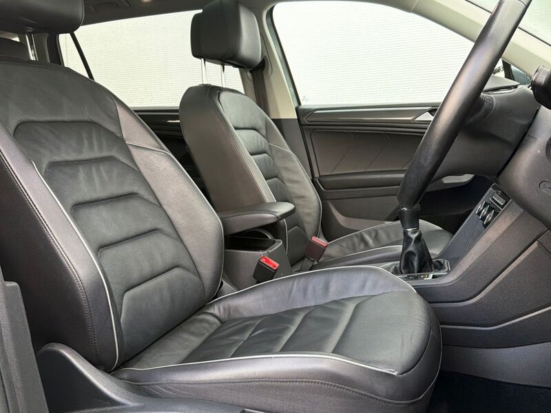More views of Volkswagen Tiguan Allspace