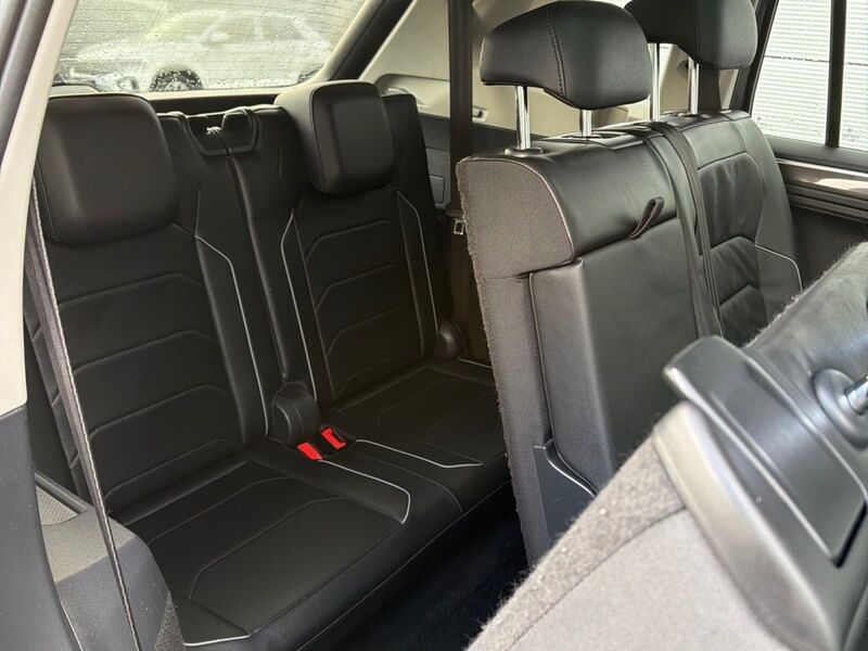 More views of Volkswagen Tiguan Allspace