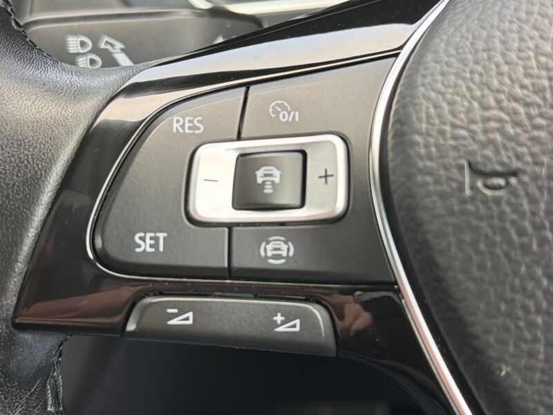 More views of Volkswagen Tiguan Allspace