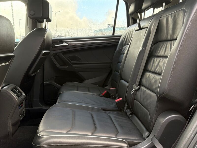 More views of Volkswagen Tiguan Allspace